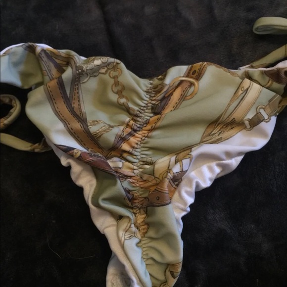 Bikini - Picture 3 of 3